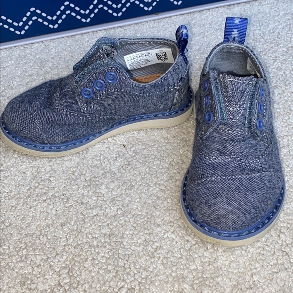 Toms - Picture 3 of 3